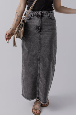 Jupe longue taille haute en denim gris foncé avec ourlet brut et fente dans le dos