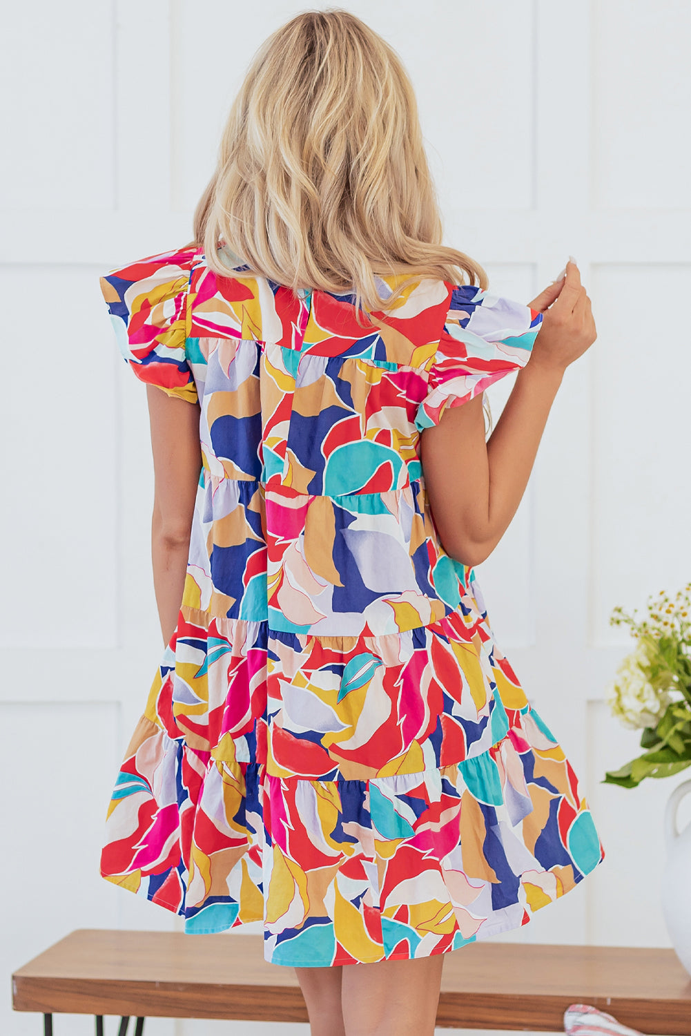 Mini-ruffle and floating sleeves *