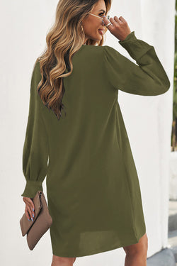 Ranura de camisa verde con mangas en V -ck y ruffle