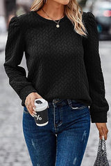 Sudadera negra texturizada con mangas hinchadas y retorcidas