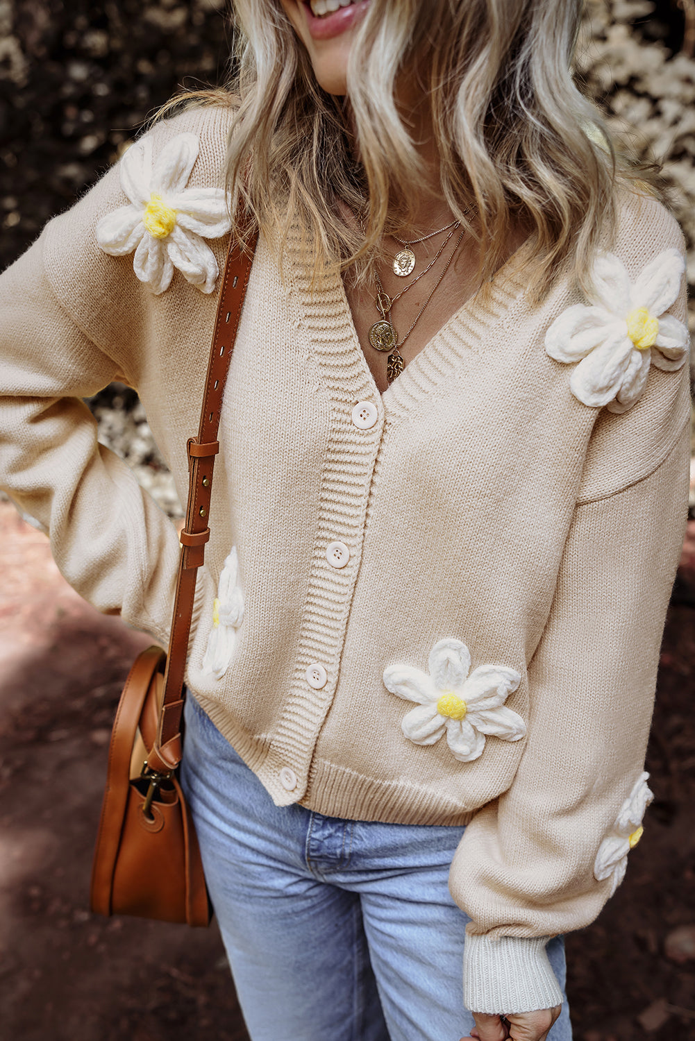 Cardigan élégant boutonné sur le devant avec décoration florale parchemin-A WOMAN WE LOVE