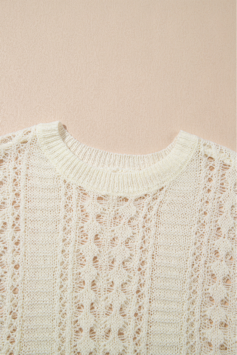 Pull blanc en tricot ajouré à manches bouffantes*