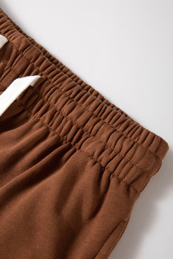 Ensemble pull à épaules tombantes et pantalon de jogging à rayures marron