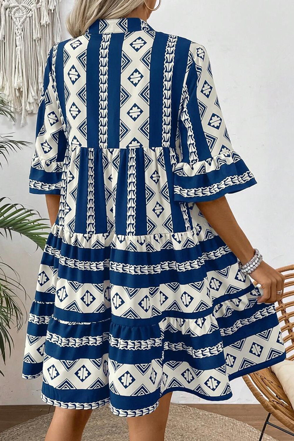 Blue Geometric Print gegen Nacken gekräuseltes Kleid