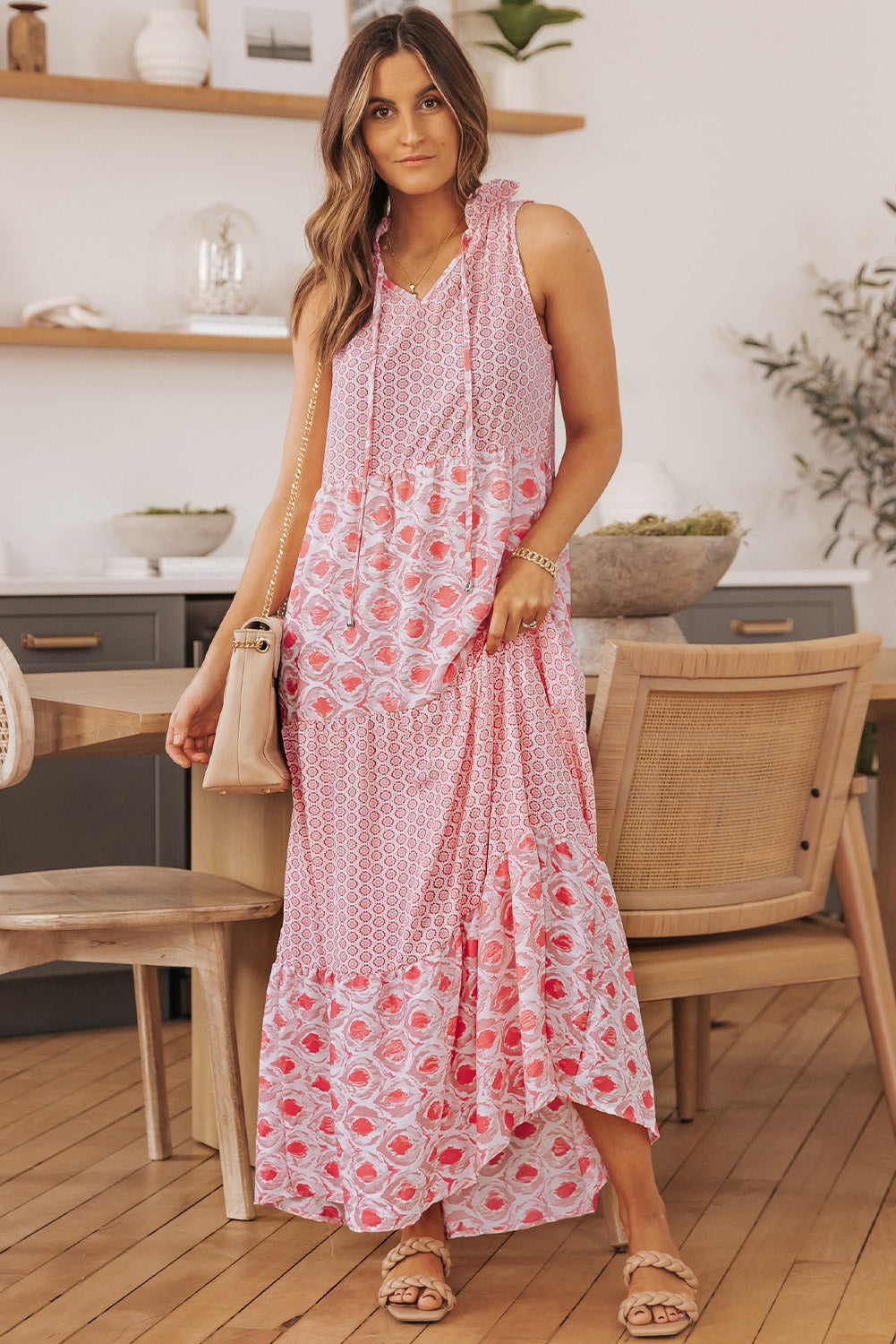 Robe longue sans manches à col fendu et imprimé abstrait rose