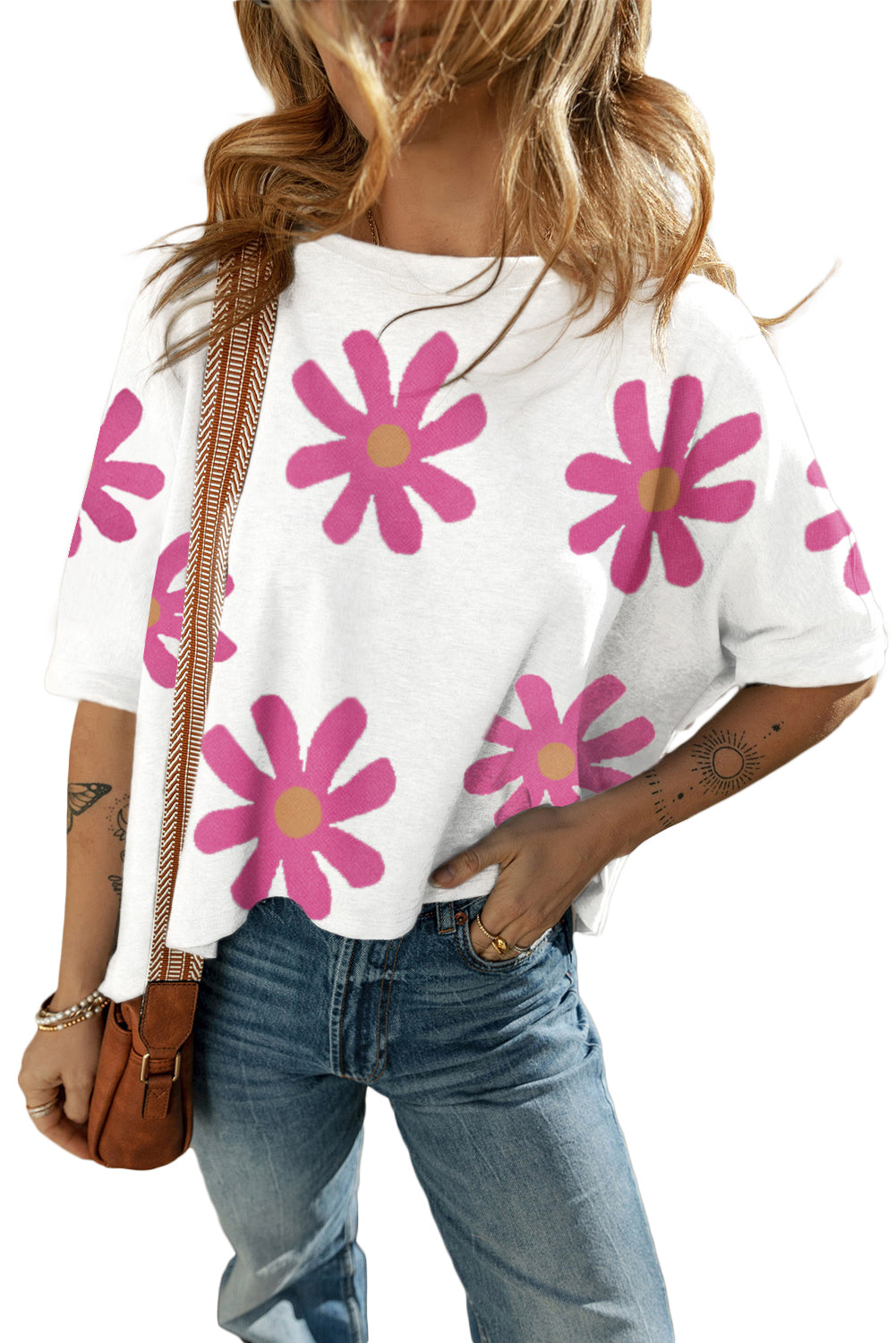 T-shirt décontracté imprimé de fleurs blanches imprimées