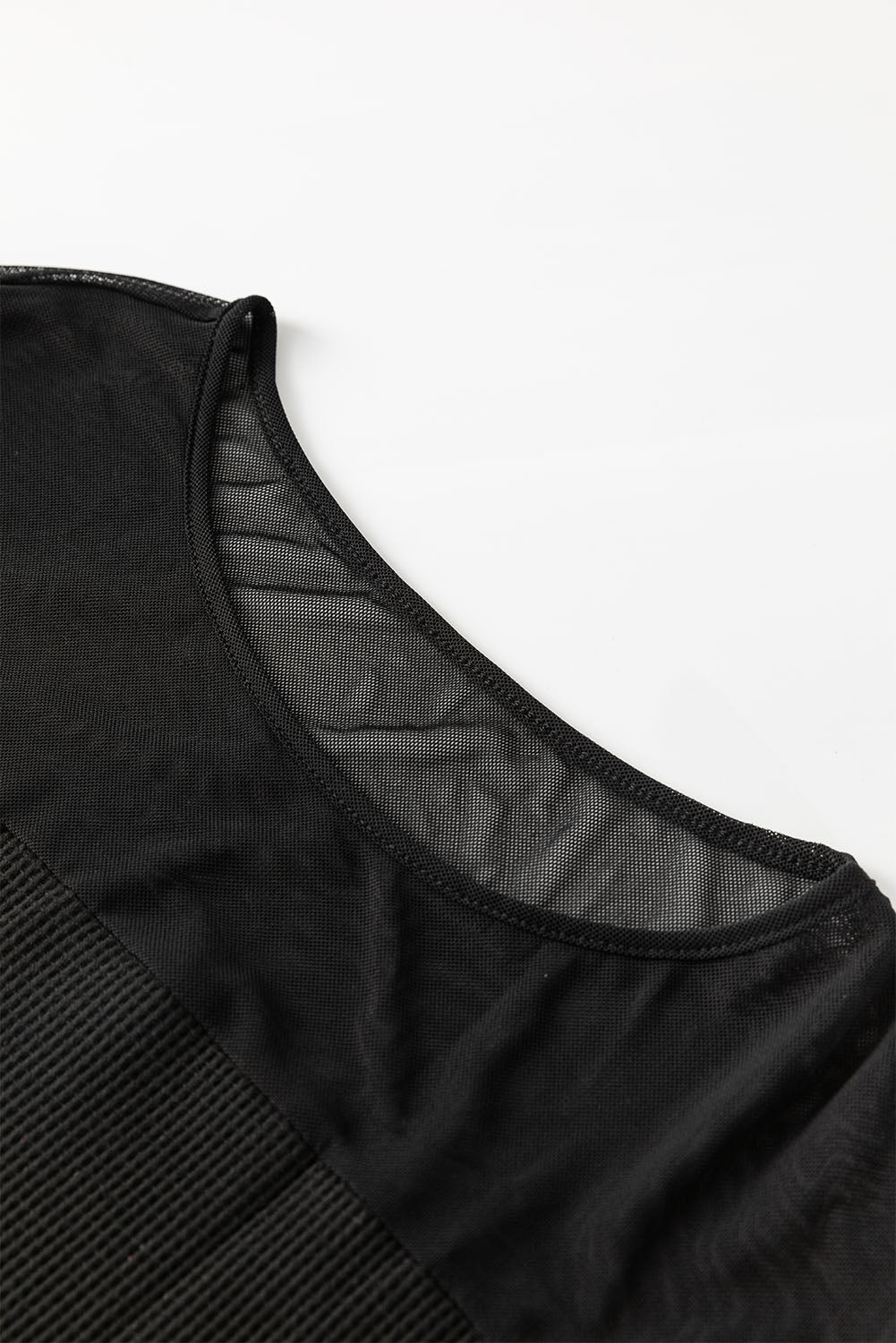 Blouse noire à manches lanternes et patchwork de sequins-A WOMAN WE LOVE