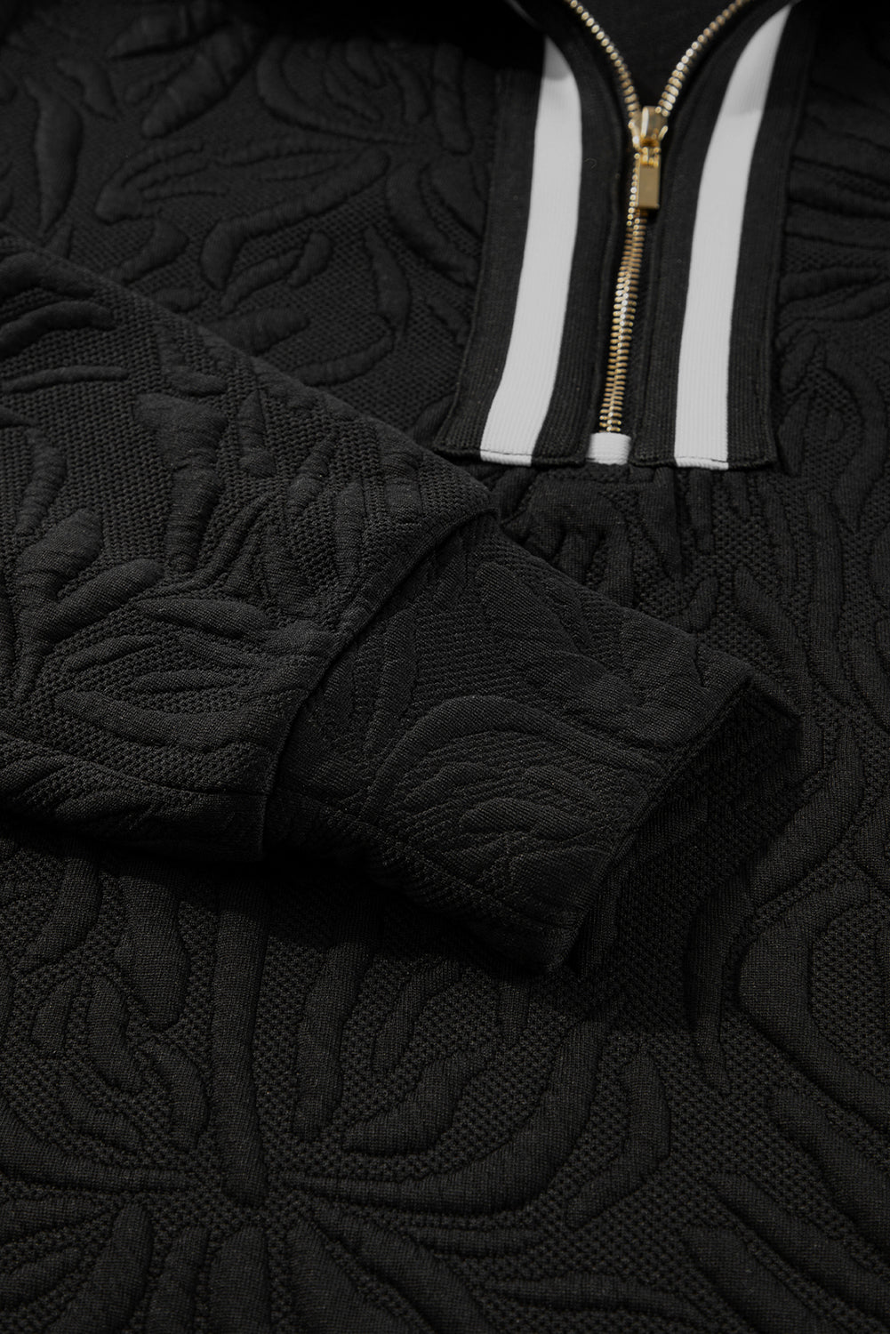 Black right-down mini-darling in jacquard with zipper on a quarter