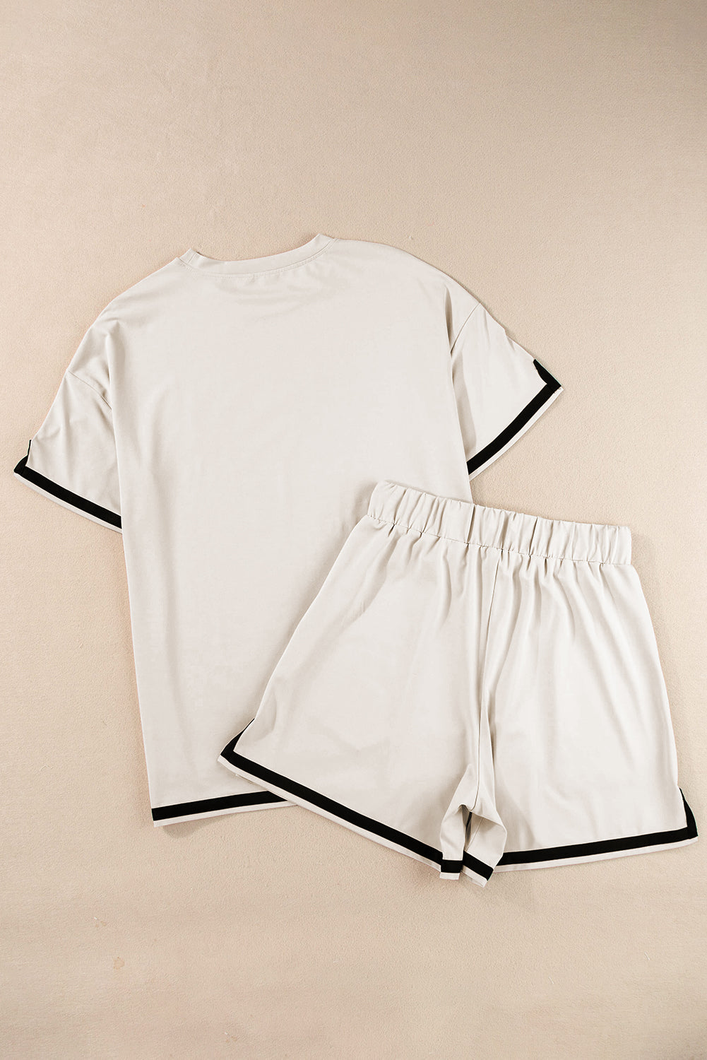 Aprikosenkontrastverkleidung T -Shirt und Shorts Set