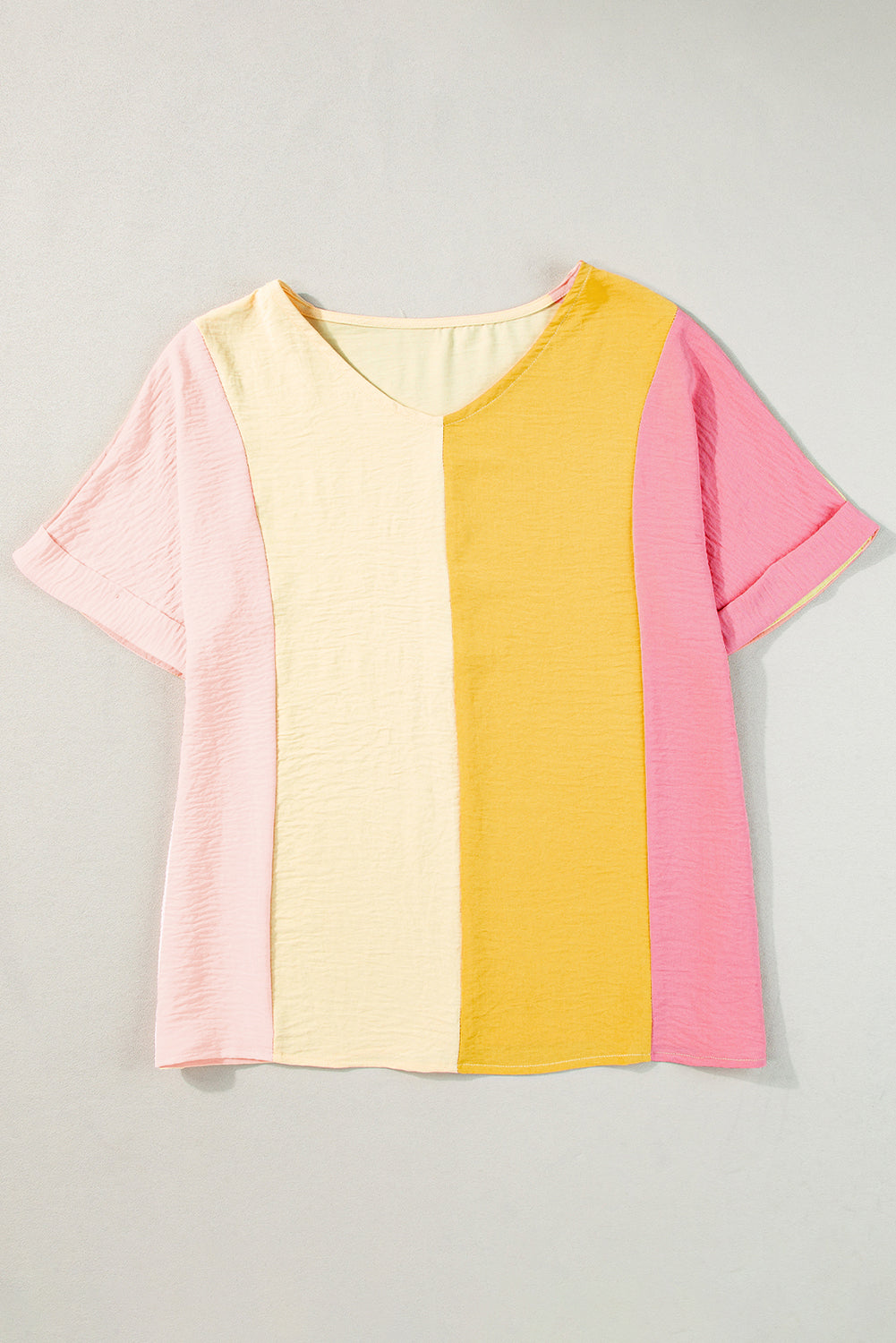 Camiseta de cuello en V y albaricoque arrugado