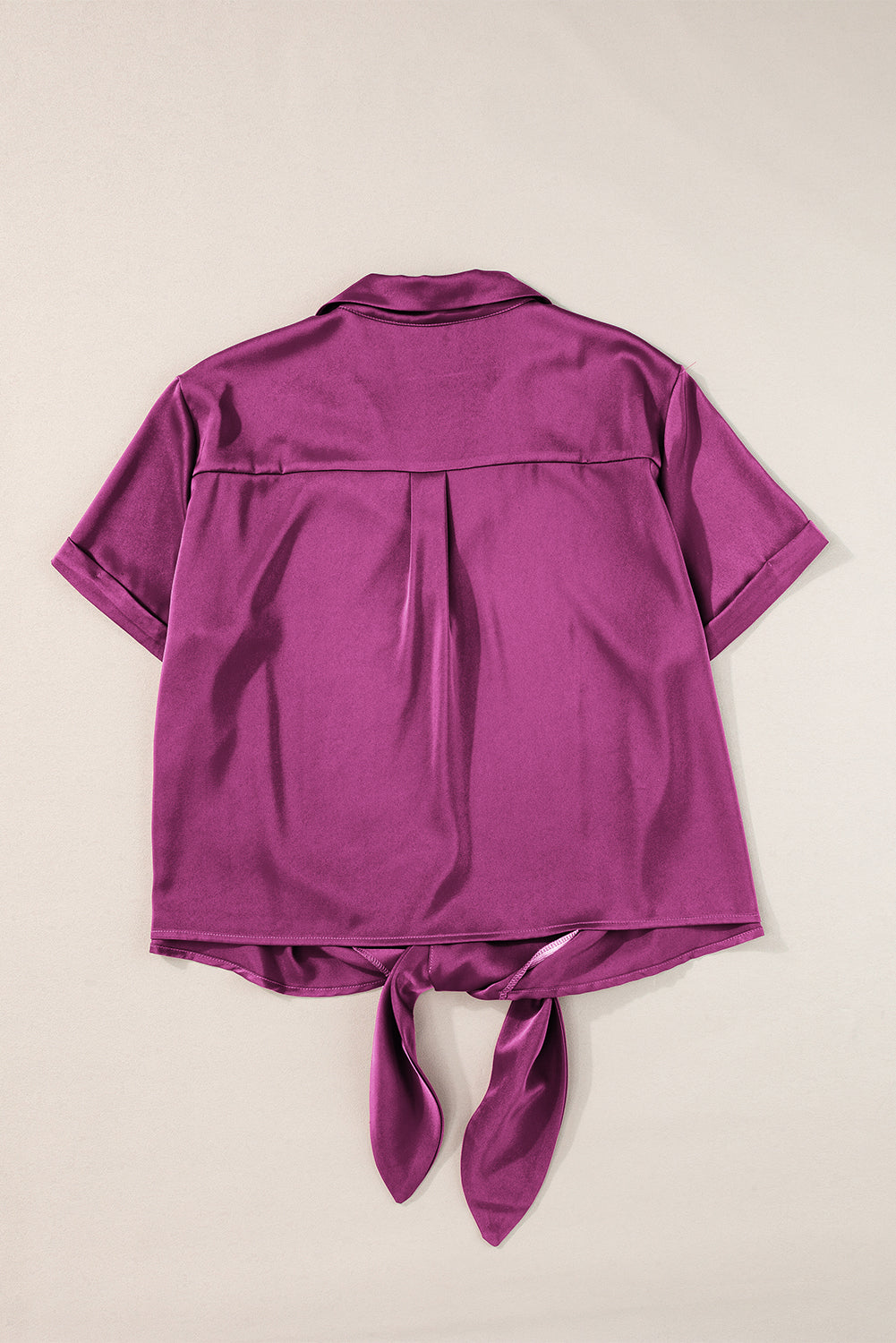 Chemise en satin à manches courtes et poignets repliés rose rouge-A WOMAN WE LOVE