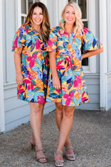Straight dress with short sleeves and split collar *