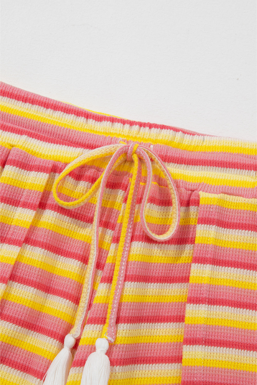 Stripe amarillo Rainbow Tee Tasseled String de pierna ancha Pantalones Set