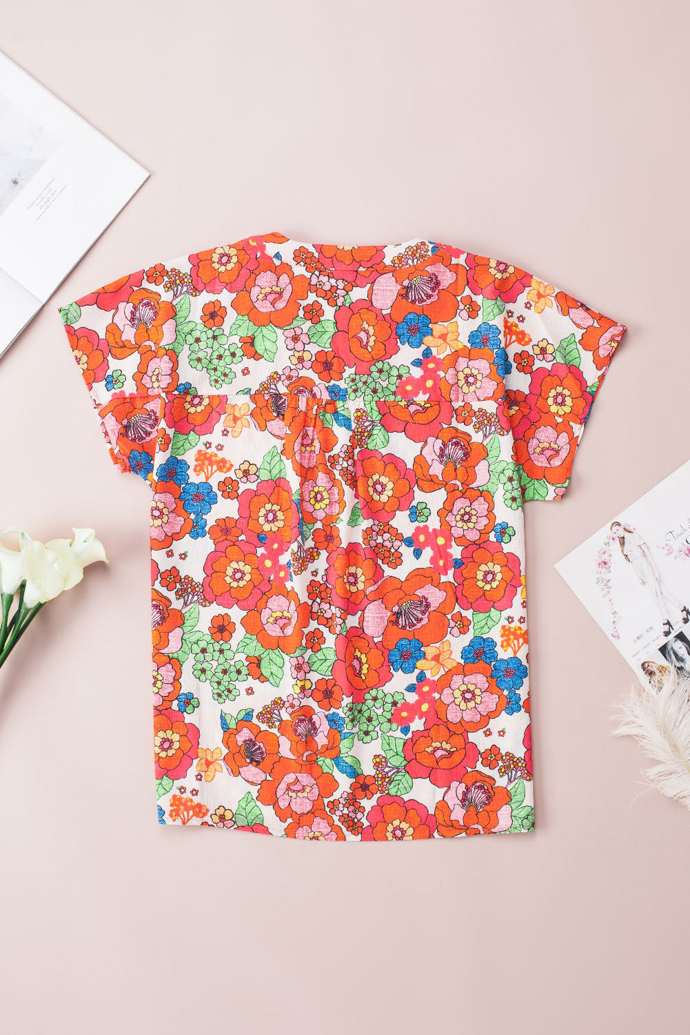 Sweeping -collar up with bright red flower