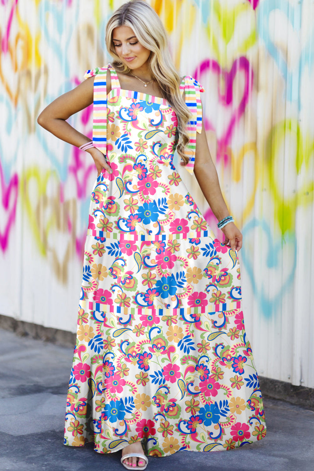 Vestido floral largo con correas para ser anudadas y rojas rosas rosa