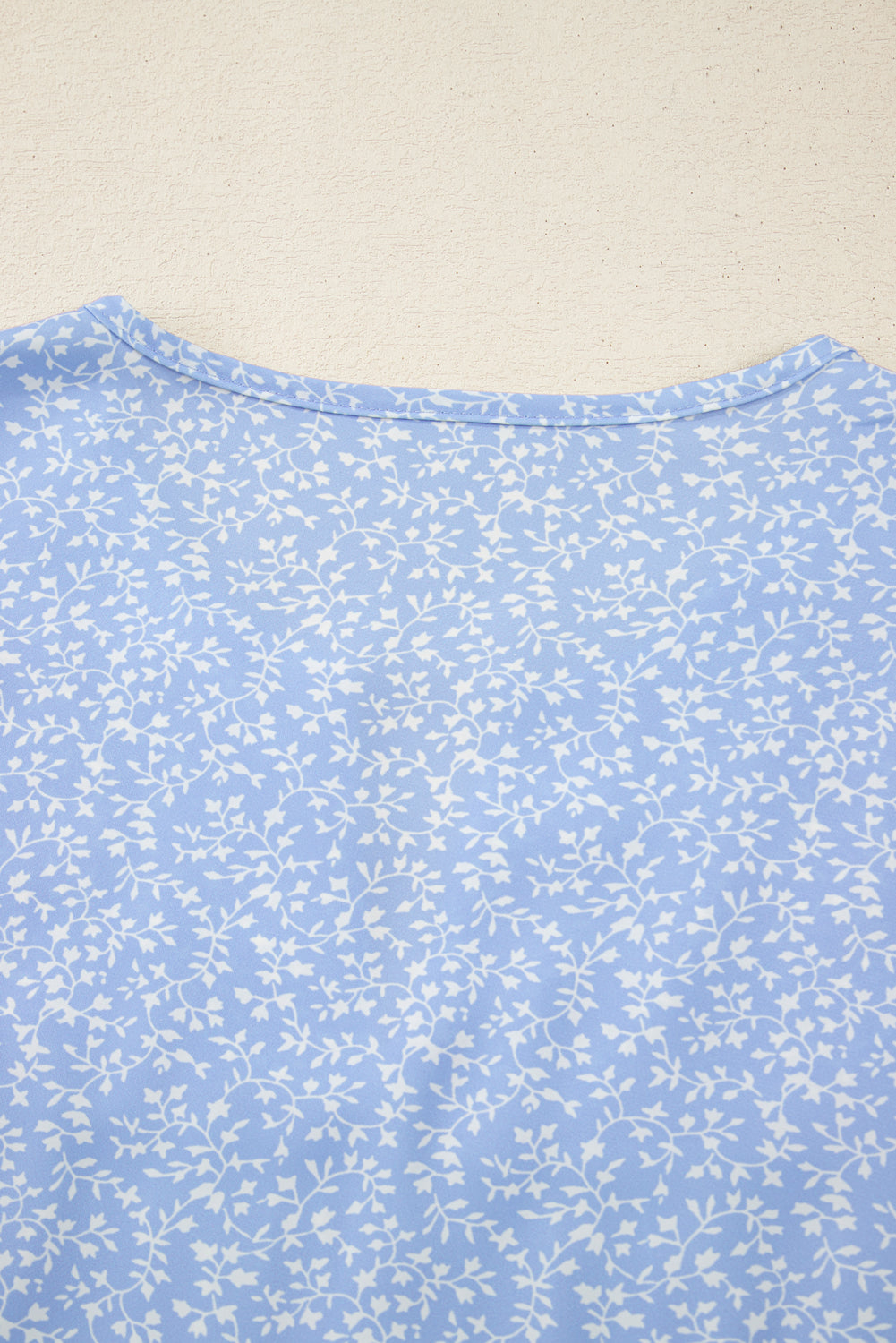 Blouse bleu ciel cranté-A WOMAN WE LOVE