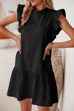 Vestido recto negro con mangas flotantes y cuello redondo