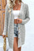 Cardigan long gris avec boutons ajourés sur le devant