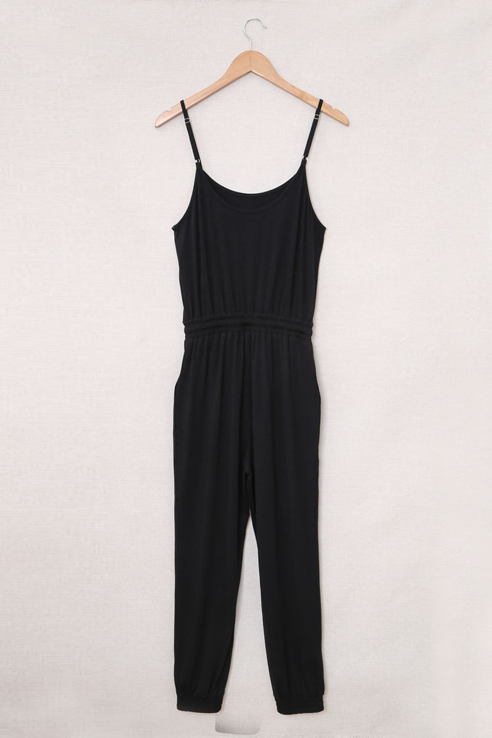 Schwarze Kordelstring -Taillen -Spaghetti -Straps Jumpsuit