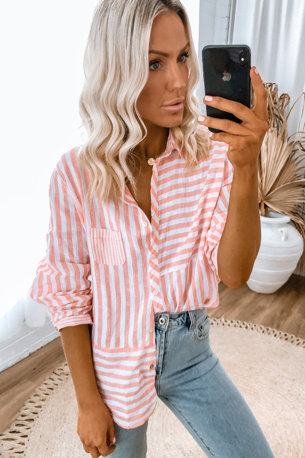 Chemise décontractée boutonnée à manches longues et à rayures roses-A WOMAN WE LOVE