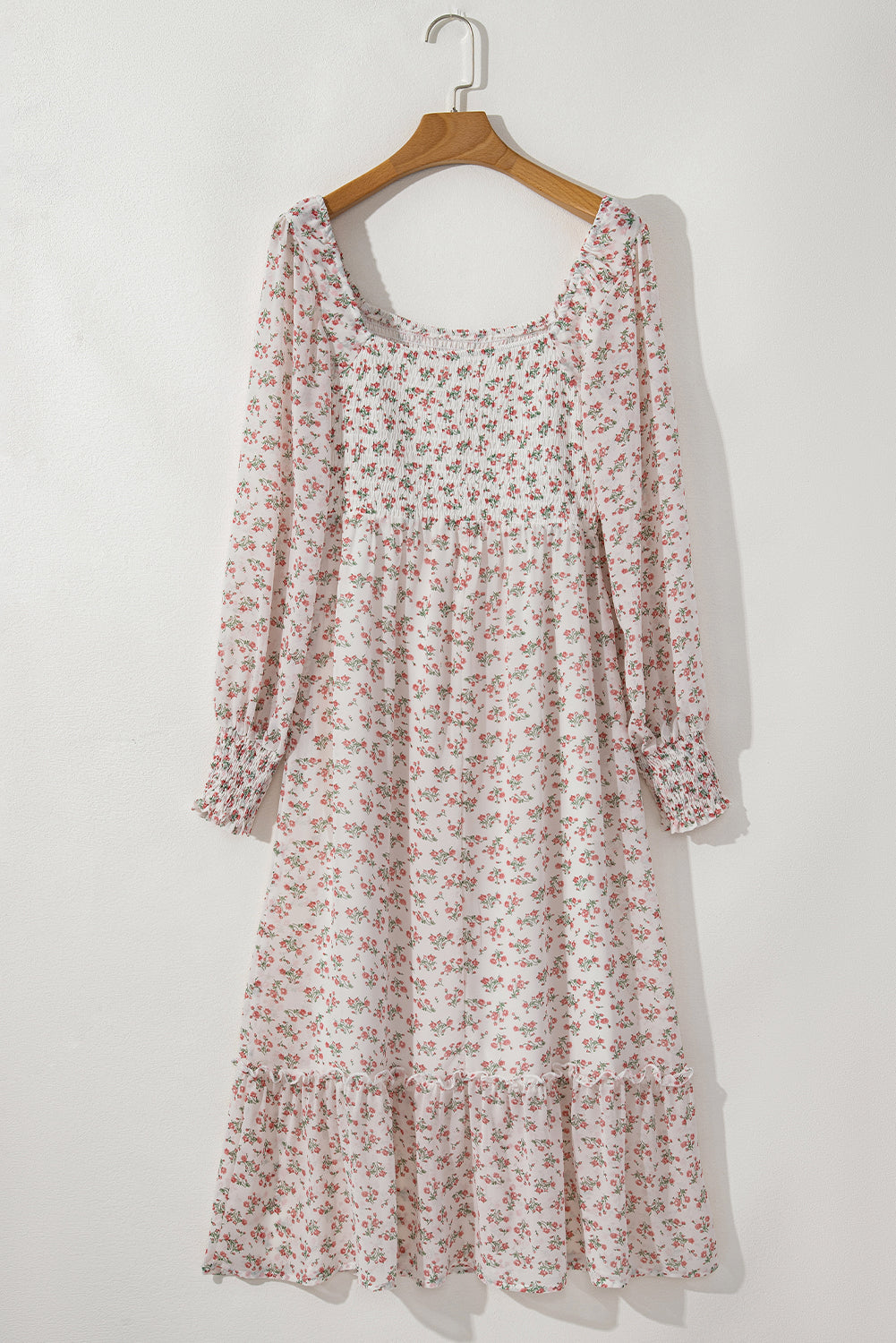 Vestido midi de cuello cuadrado con estampado floral blanco