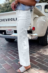 Jean ample blanc avec nœud sur le côté et jambe droite