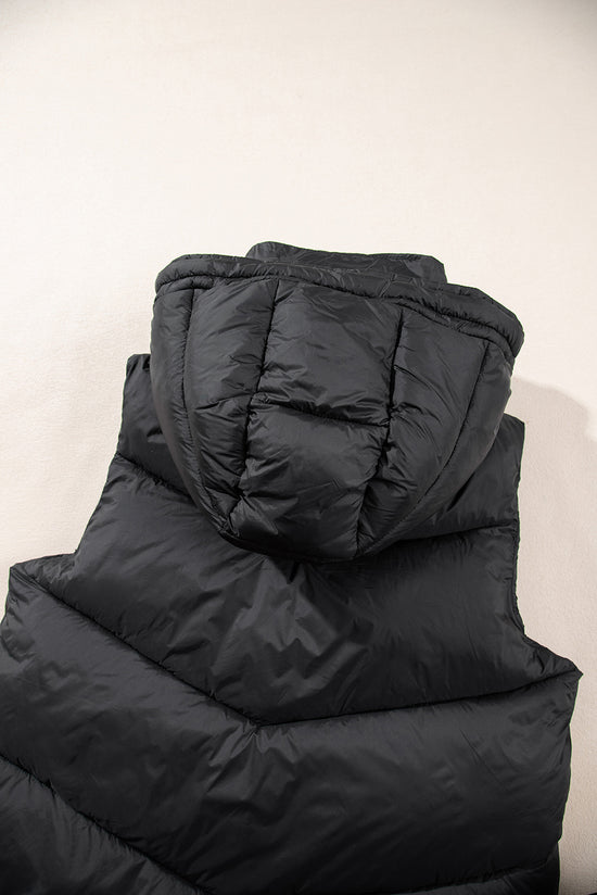 Manteau noir élégant et matelassé à capuche