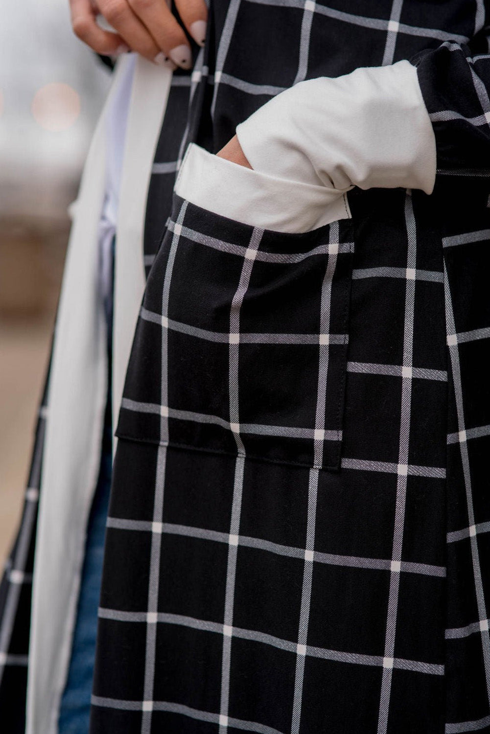 Cardigan ouvert à carreaux noirs avec bords color block et poche-A WOMAN WE LOVE