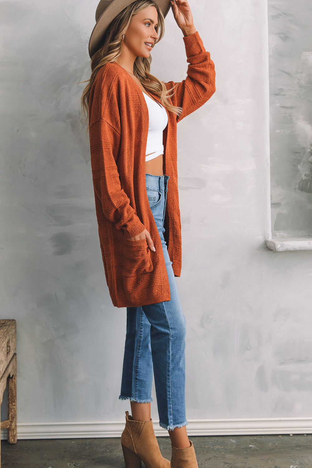 Cardigan en tricot texturé ouvert sur le devant rouge tomate avec poches-A WOMAN WE LOVE