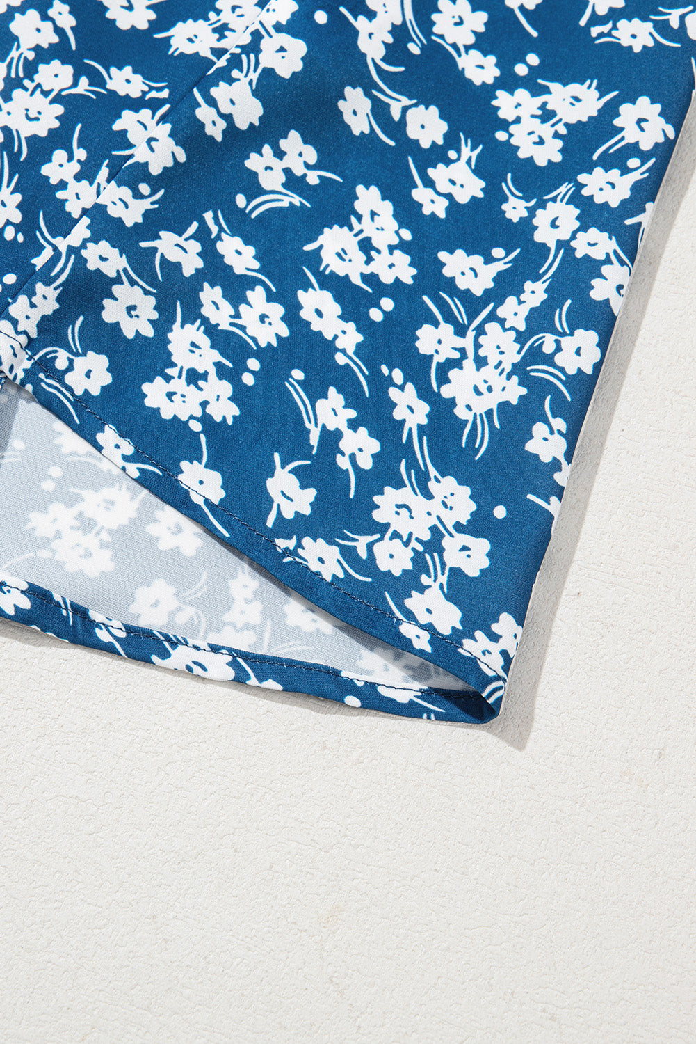Blouse bleue à -A WOMAN WE LOVE