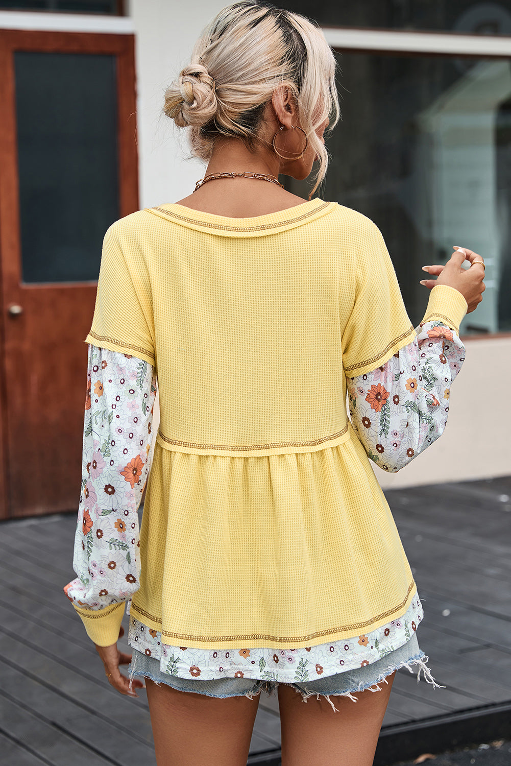 Blouse babydoll à la gaufre à la plaquette florale jaune