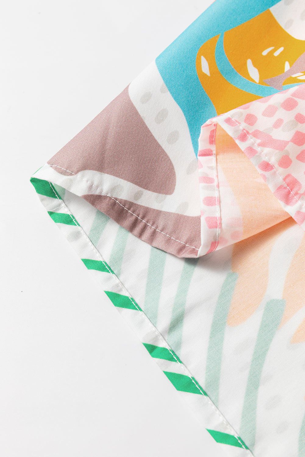 Chemise beige à col haut et manches lanternes à volants et smockés abstraits-A WOMAN WE LOVE