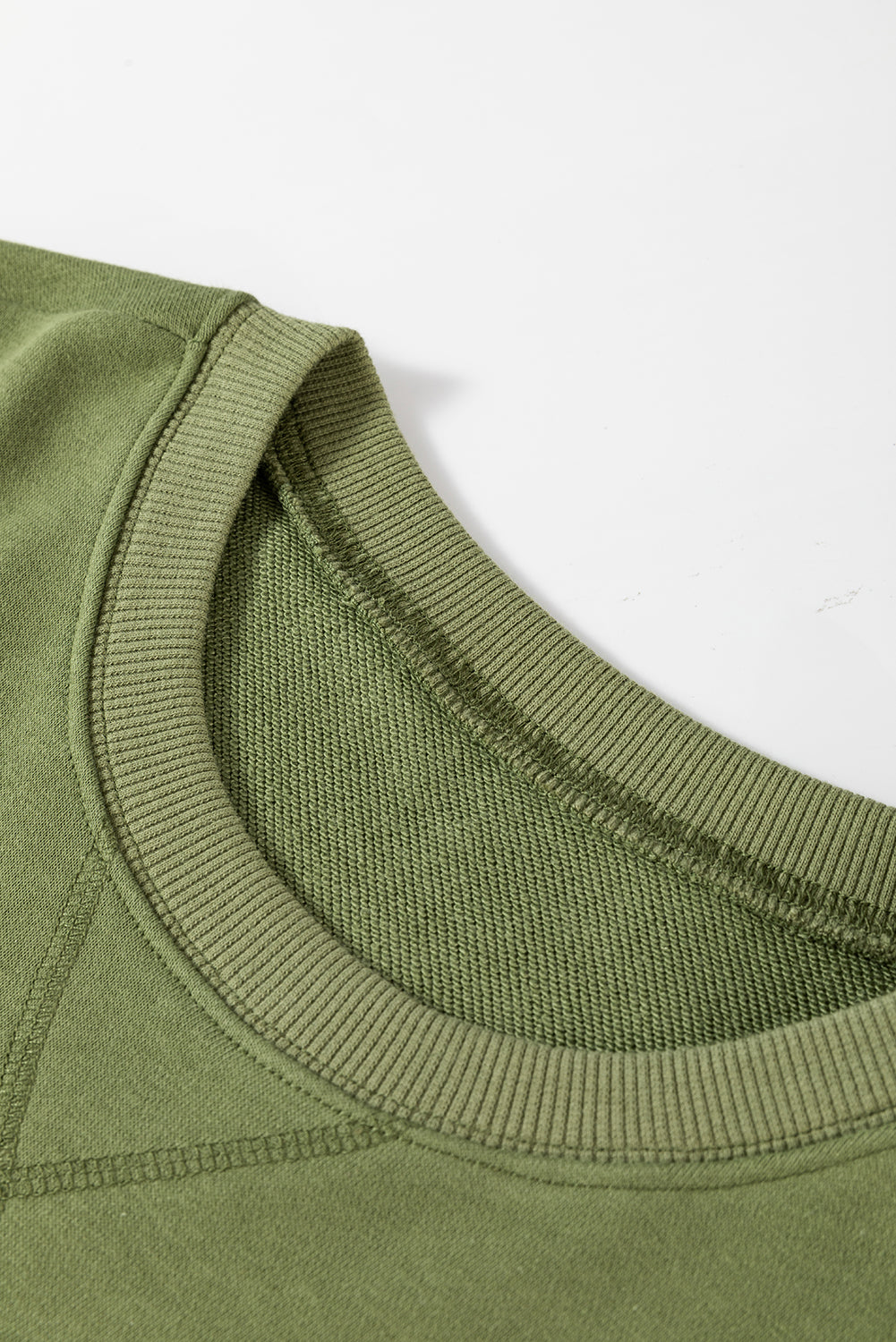 Ample sweatshirt with pockets and crossed seams *