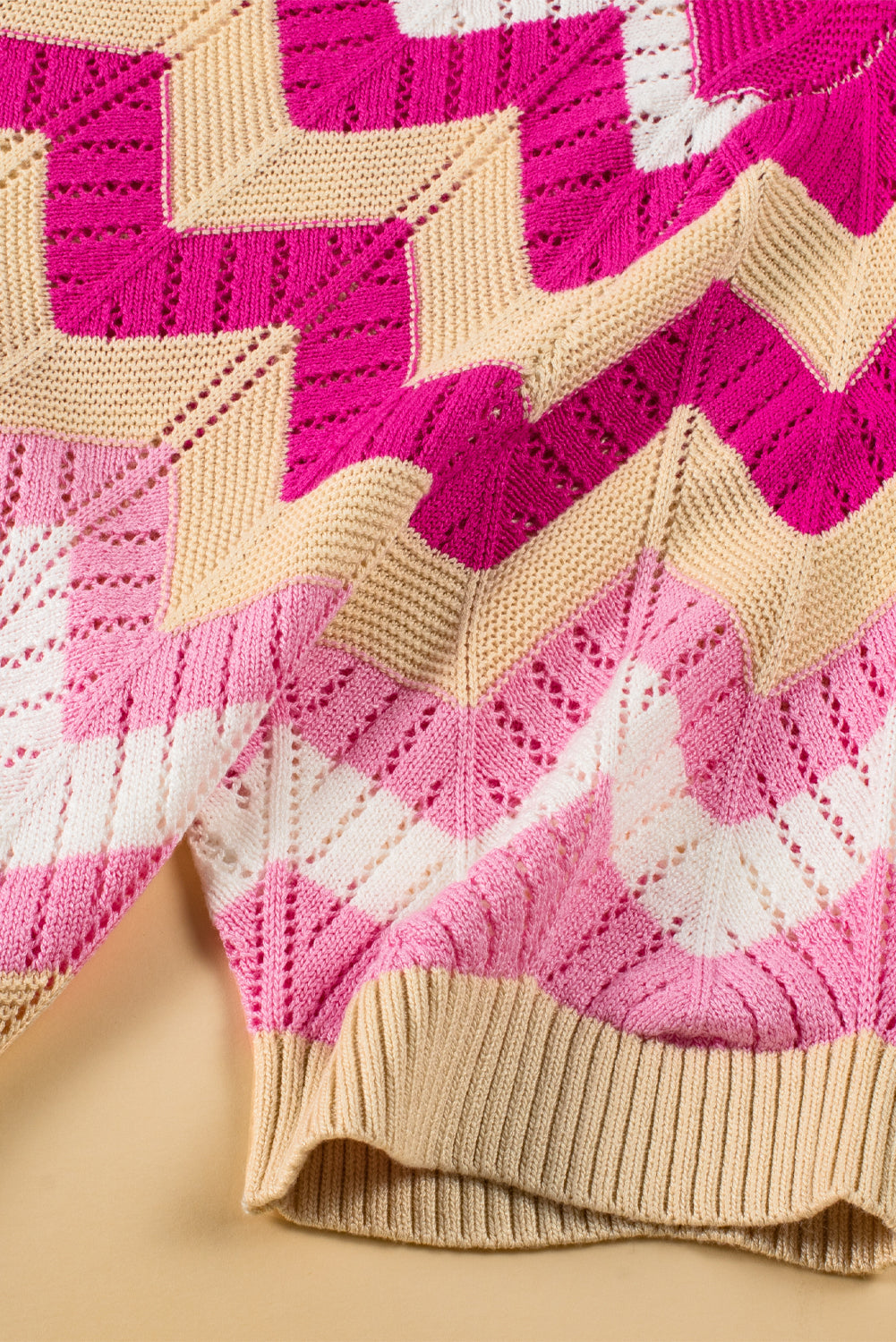 Sweater de manga corta con cuello rosa chevron punkelle