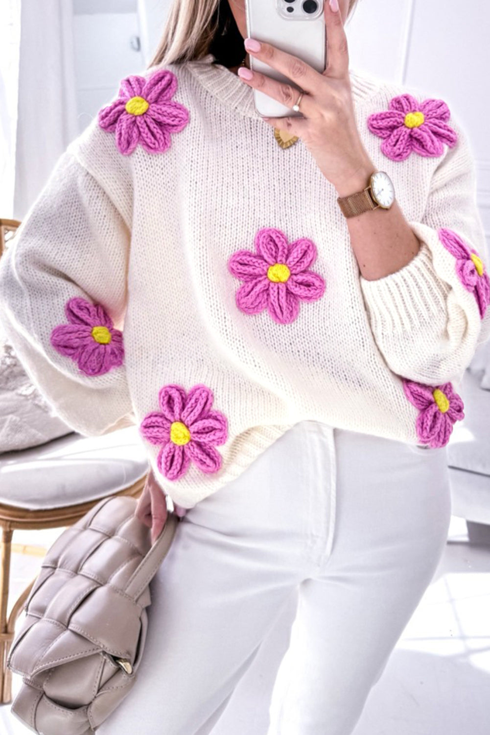 Pull en grosse maille au crochet à fleurs blanc