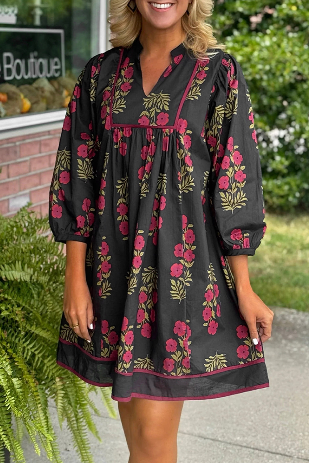 Robe courte à volants et manches longues à imprimé floral