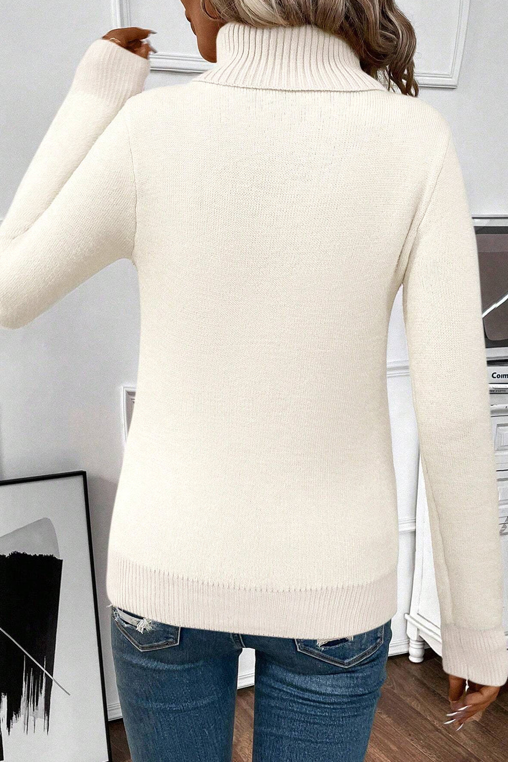 Pull en tricot beige à col roulé doublé en polaire