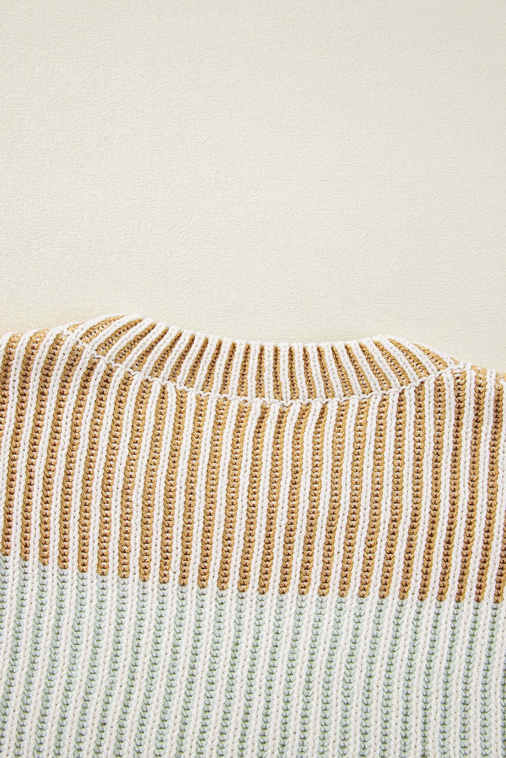 Brown Sleeve with sleeve in textured knitting color block *