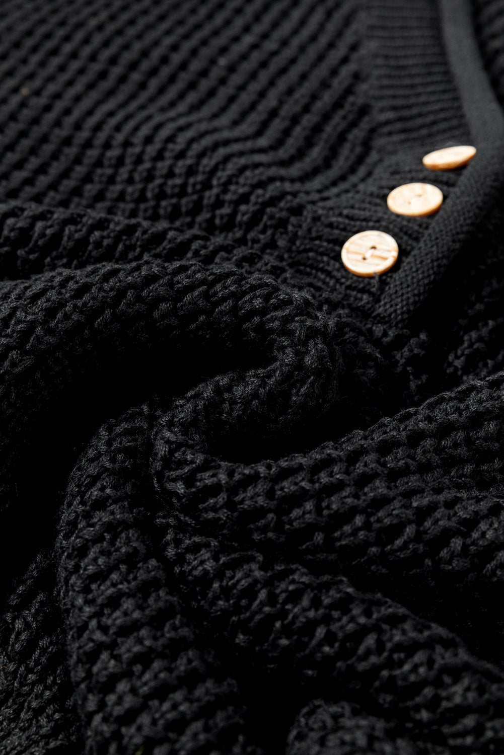 Bouton en tricot noir V Pull d'épaule de chou