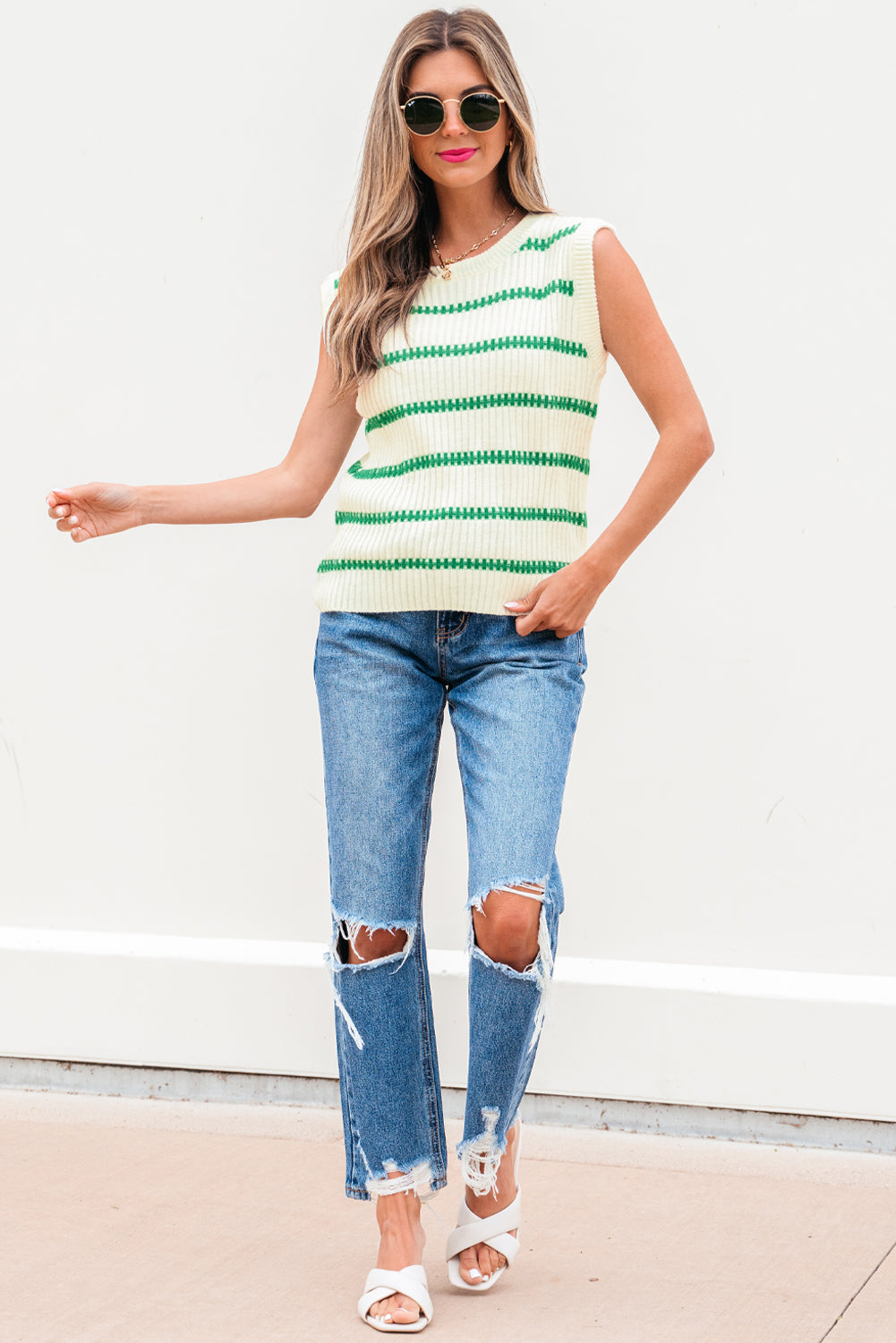 Relaxed sleeveless sweater *