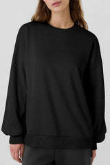 Sudadera negra unida con hombros caídos y forro de vellón