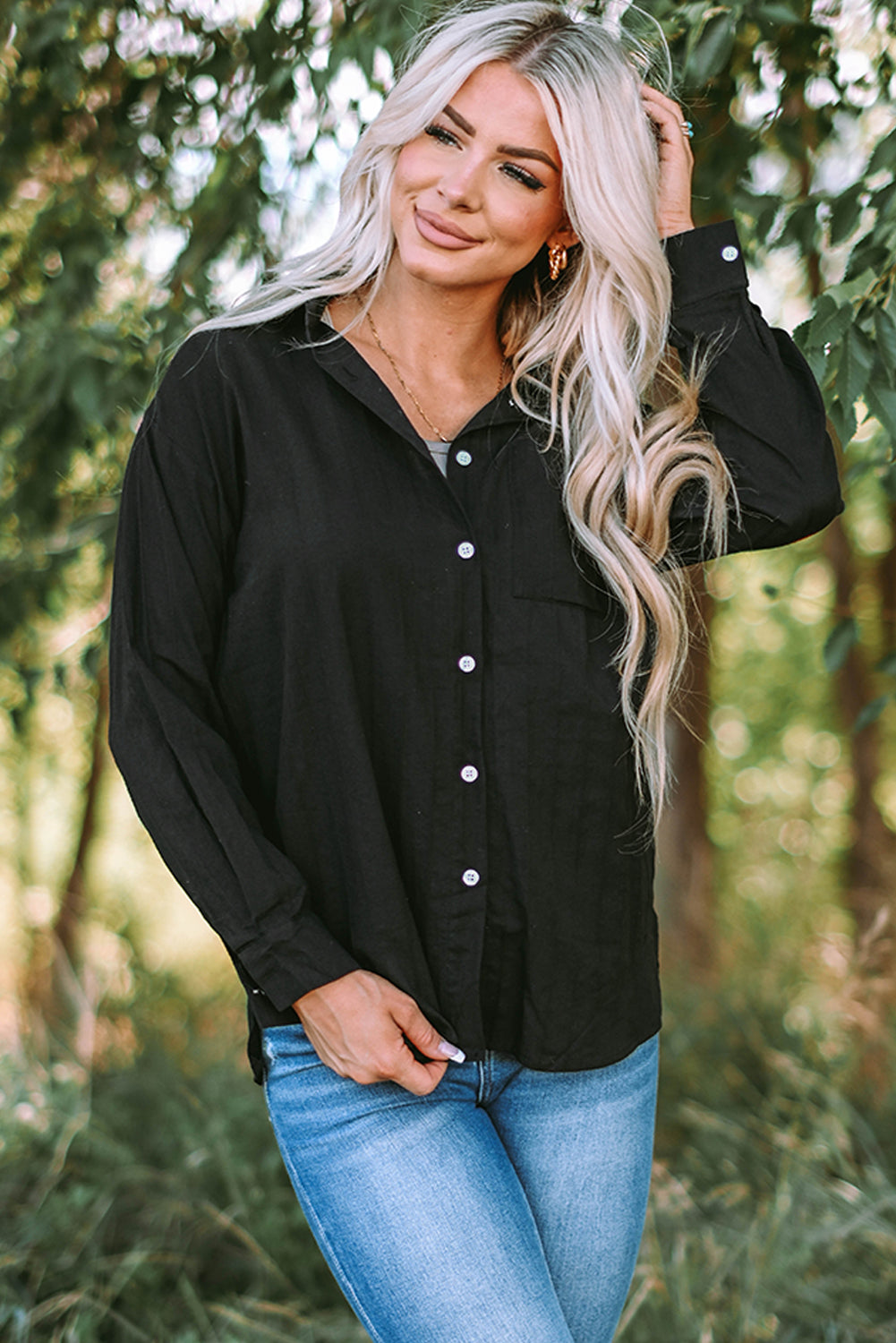 Chemise à manches longues texturée noire avec poche boutonnée-A WOMAN WE LOVE