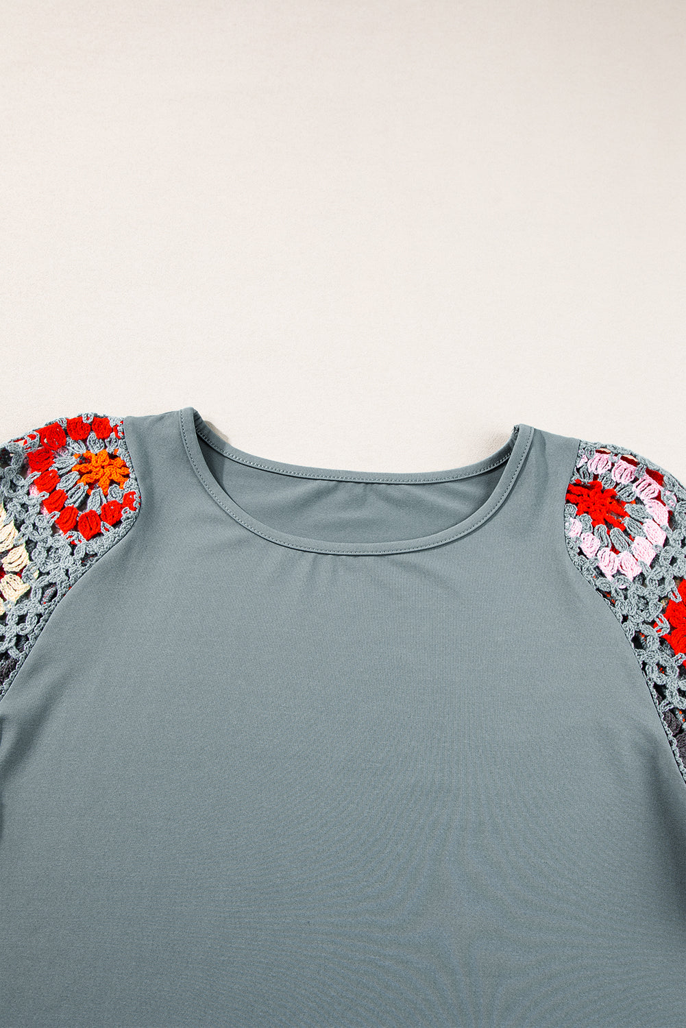 High -hook -in -handed -sleeved top *