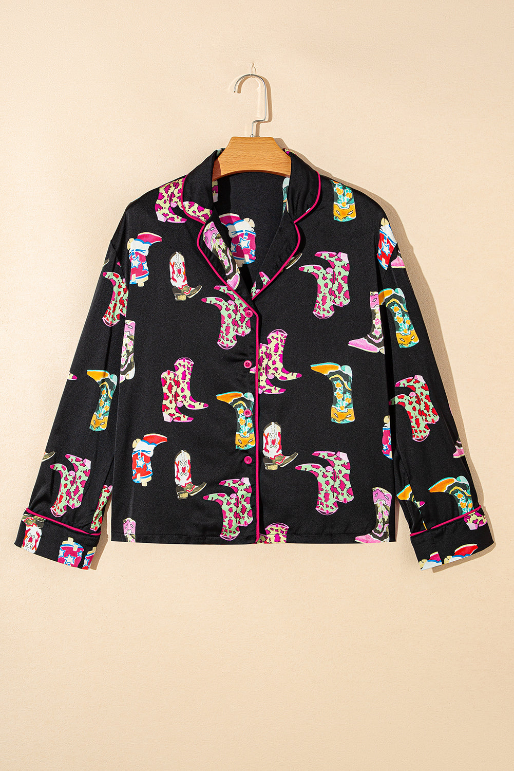 Ensemble pyjama long en satin imprimé bottes de cow-girl western noires-A WOMAN WE LOVE