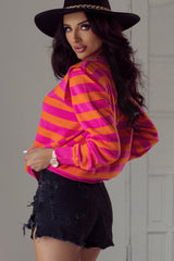 Collar redondo con hombros y rayas rosadas