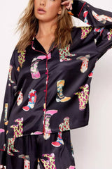 Ensemble pyjama long en satin imprimé bottes de cow-girl western noires-A WOMAN WE LOVE