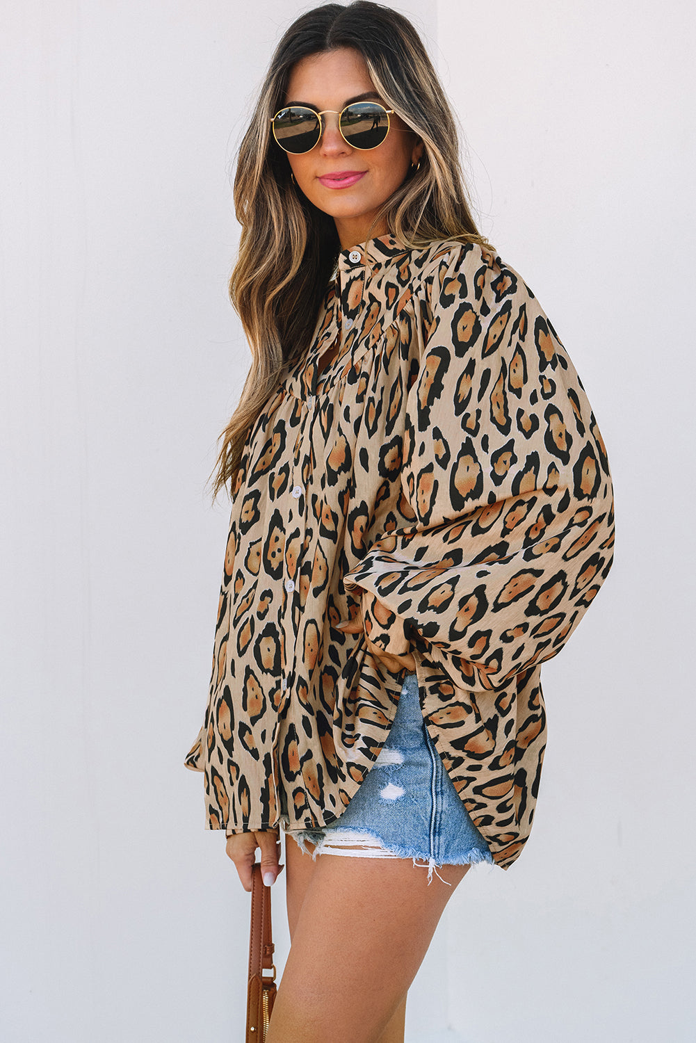 Camisa relajada de gran tamaño beige con estampado de leopardo y mangas de pelota