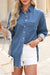 O oversseated buttoned shirt with a plated color pocket beautiful blue blue