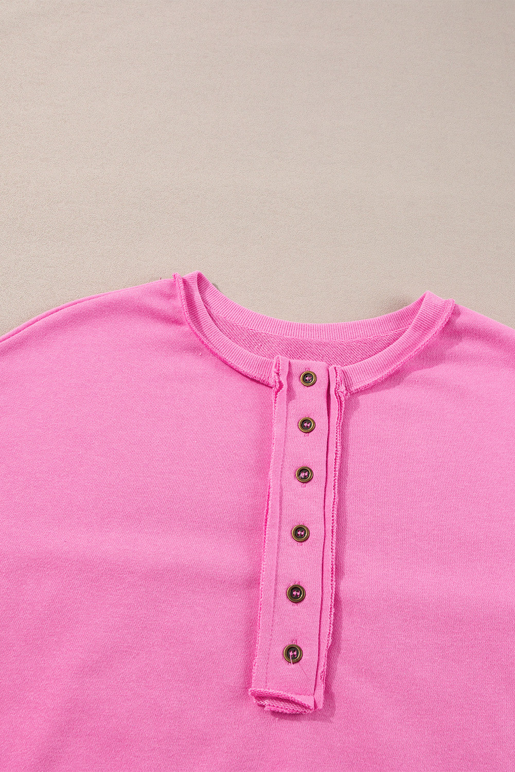 Sudadera Henley con dobladillo alto y bajo en mosaicos de lentejuelas de dulces