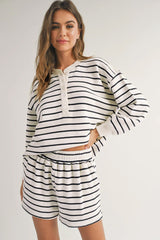 Ensemble haut et short à manches longues et demi-bouton imprimé à rayures noires et blanches-A WOMAN WE LOVE